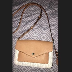 SOLD!!Micheal Kors crossbody bag